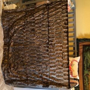 Luxurious Faux Fur Blanket